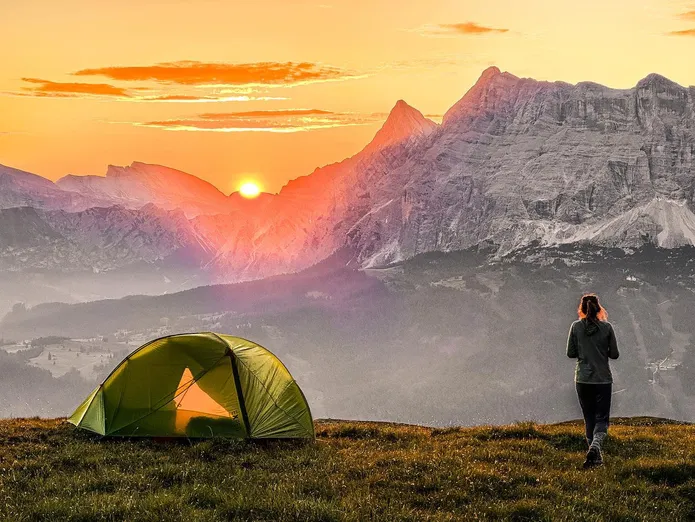 Bunde 🔥🌄⛰️

#dolomiti #dolomites #tent #mountains #sasdlacrusc #altabadia #südtirol #visitsouthtyrol #neverstopexploring #mountain #mountainlife #goodmorning #sunrise #berge #landscape #tentlife #exped #expedmira2 #instagood #morning