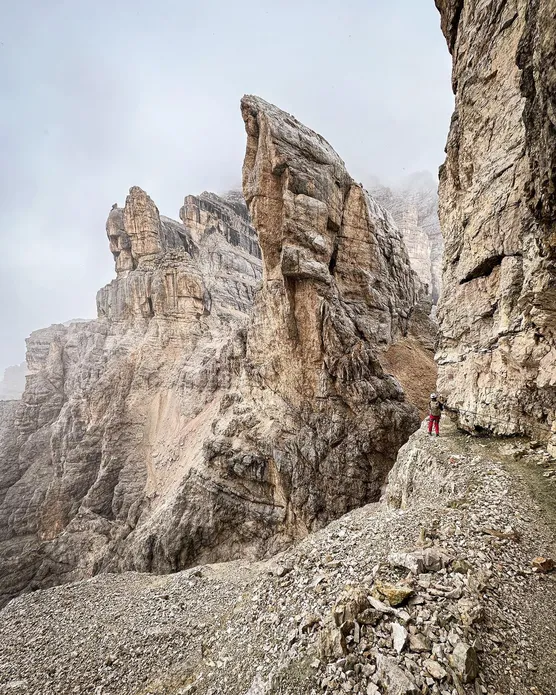 🧄 tower

#dolomiti #dolomites #viaferrata #mountains #fog #badweatherdontcare #mountain #rock #oudoors #mountainlife #alps #ig_italy #whatitalyis #italian_place #wildernessstones #voyaged #earthpix #folkscenery #naturegramy