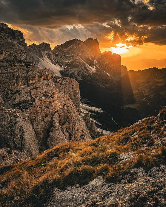 The sun sets, but its light lingers 🔥

#sunset #dolomites #visitsouthtyrol #mountain #südtirol #lungiarü #mountainlife #mountainlovers #neverstopexploring #landscapephotography #gorgeous #light #instadaily #sunsetlovers #sunsetphotography #dolomiti
