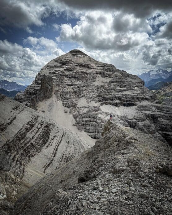 Tofana^3
#dolomites #dolomiti @cortinadolomiti #tofanadirozes #tofanadimezzo #tofanadidentro #hiking #neverstopexploring #mountain #mountainview #mountainlife #landscape #majestic #wild #outdoors